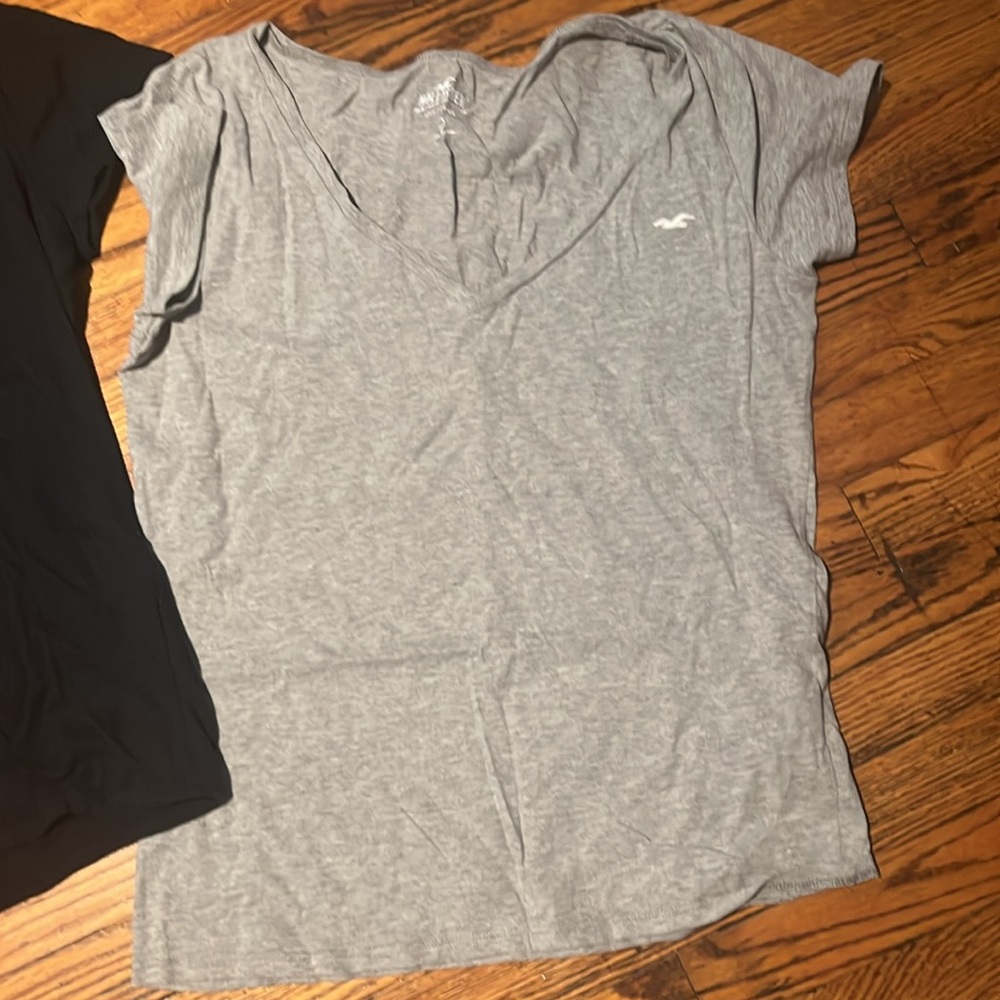 Vneck basic tee - Picture 2 of 3